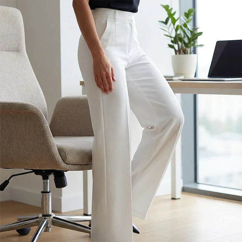 Pantalón de tiro alto de corte recto y elegante |